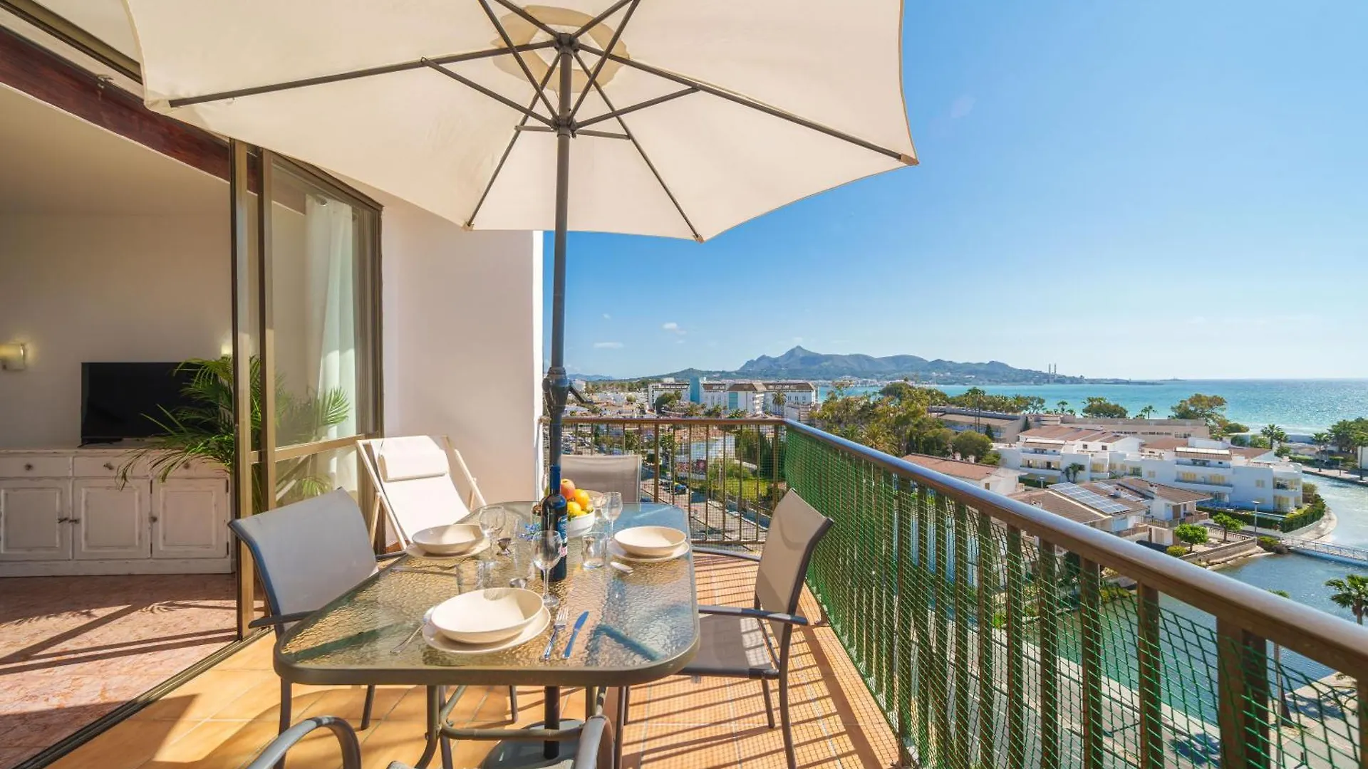 Apartment The Shell Ii, Beach Views And Pool Alcúdia Spanien