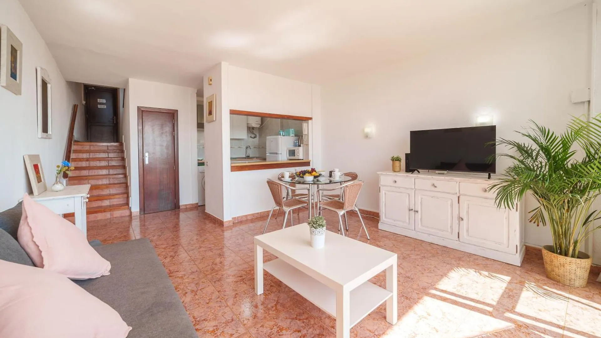 Apartment The Shell Ii, Beach Views And Pool Alcúdia Spanien