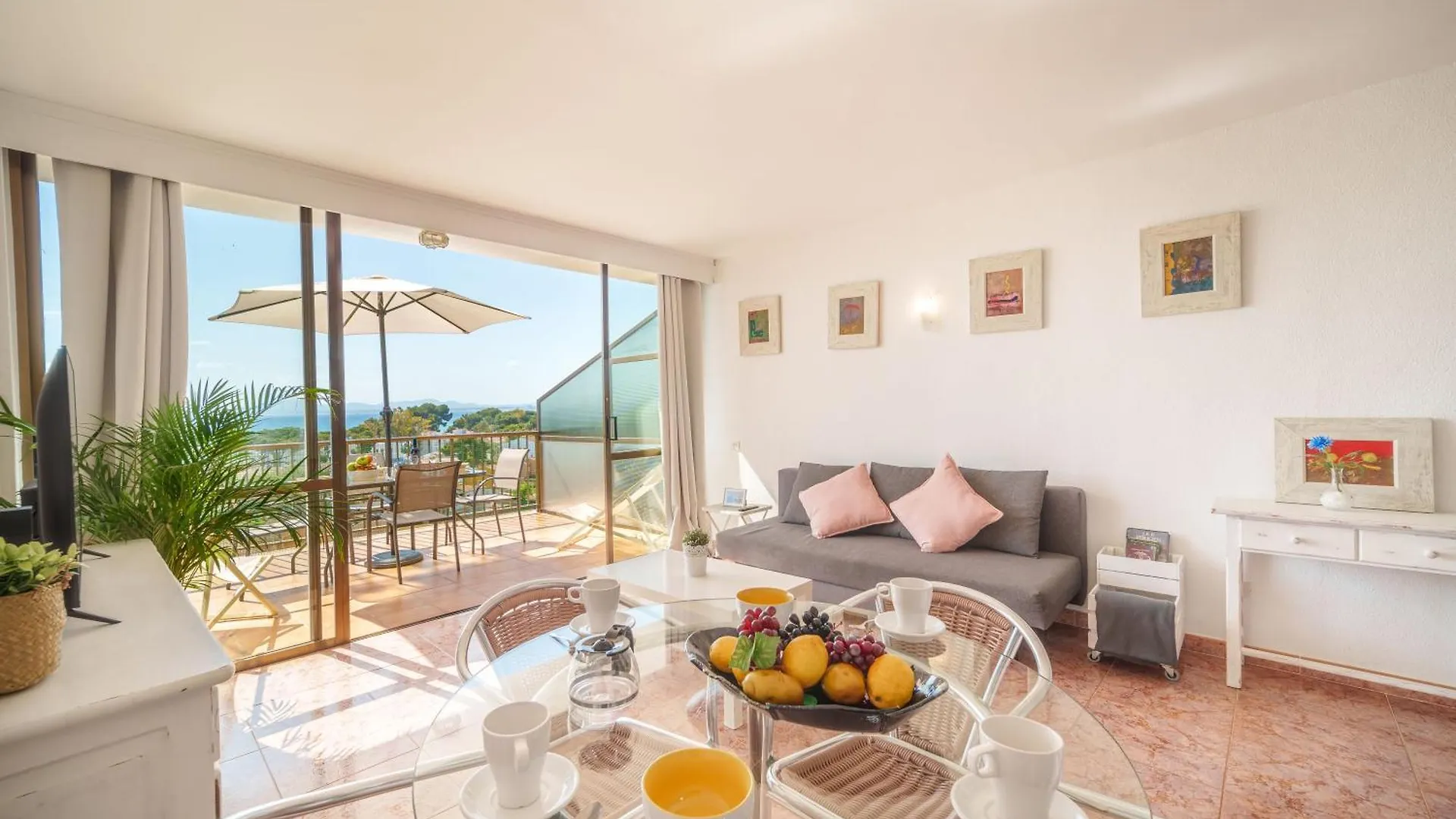 Apartment The Shell Ii, Beach Views And Pool Alcúdia