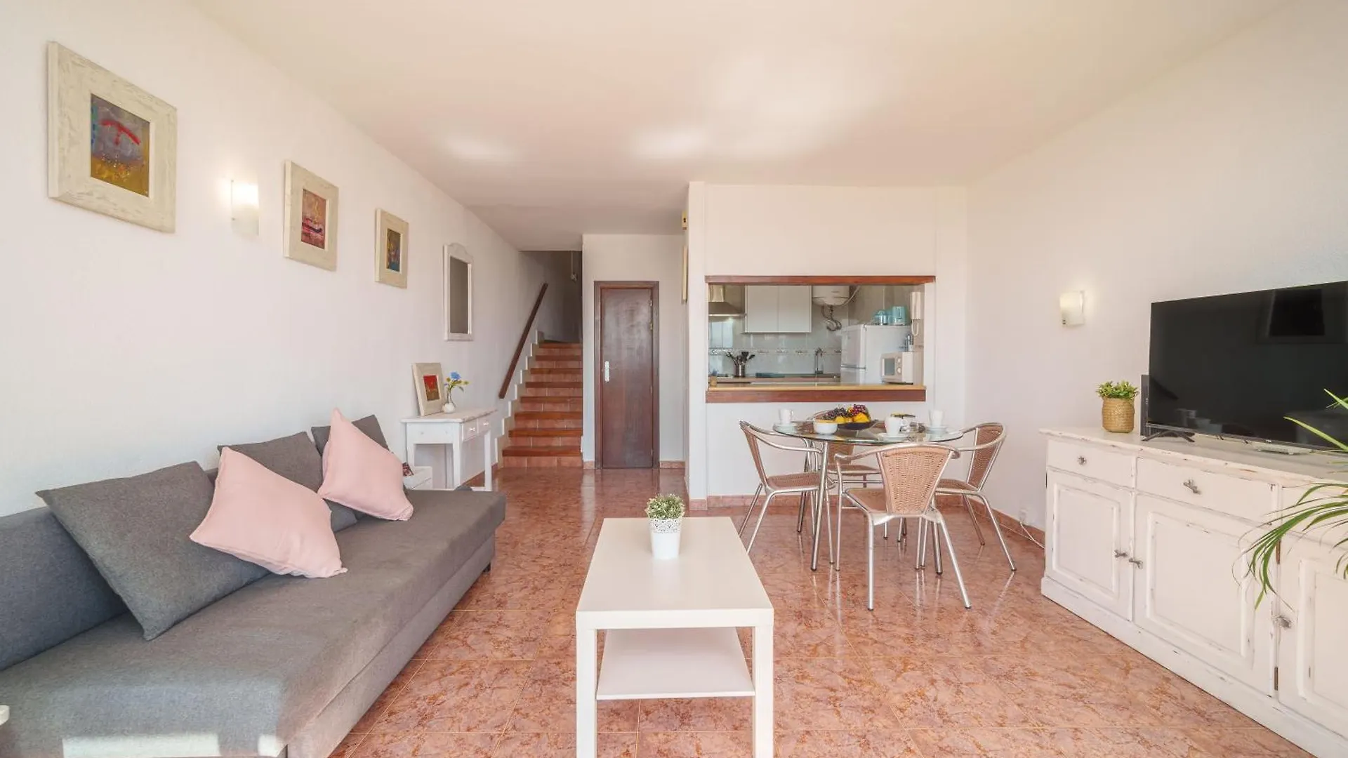 Apartment The Shell Ii, Beach Views And Pool Alcúdia Spanien