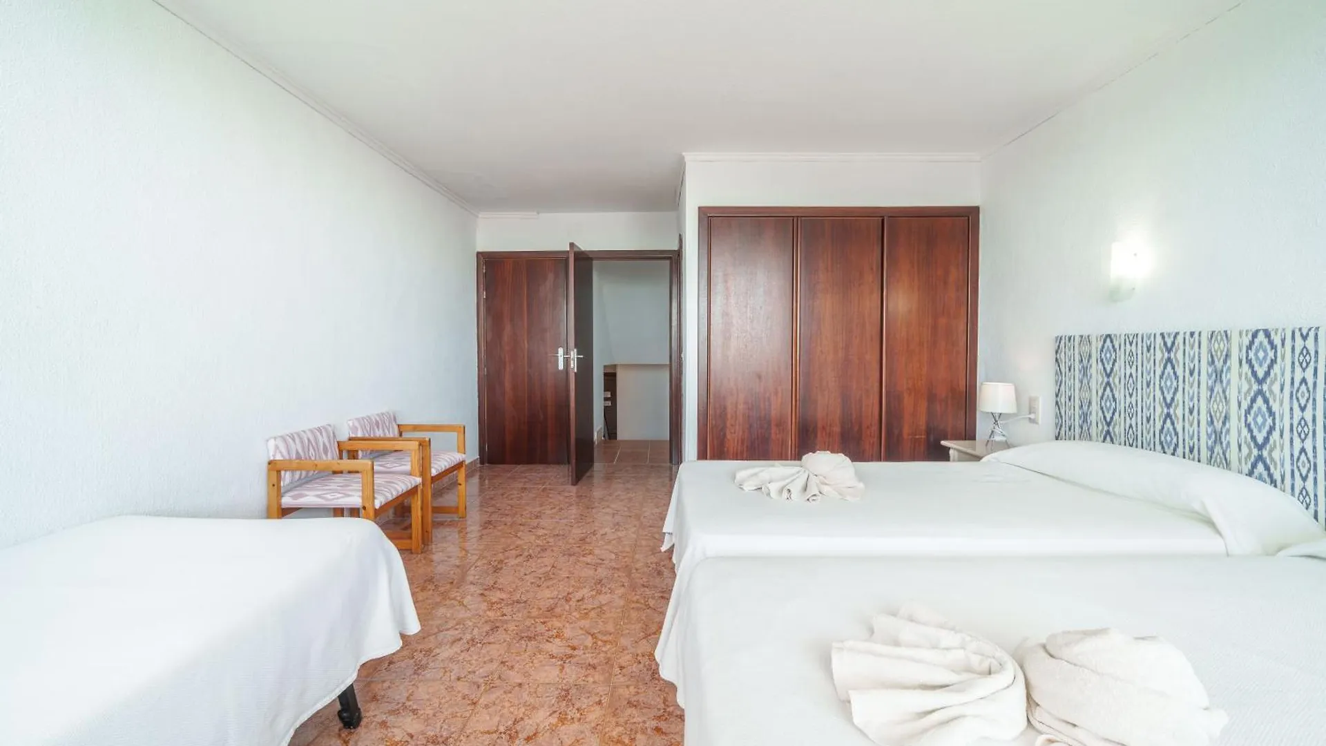 Apartment The Shell Ii, Beach Views And Pool Alcúdia Spanien