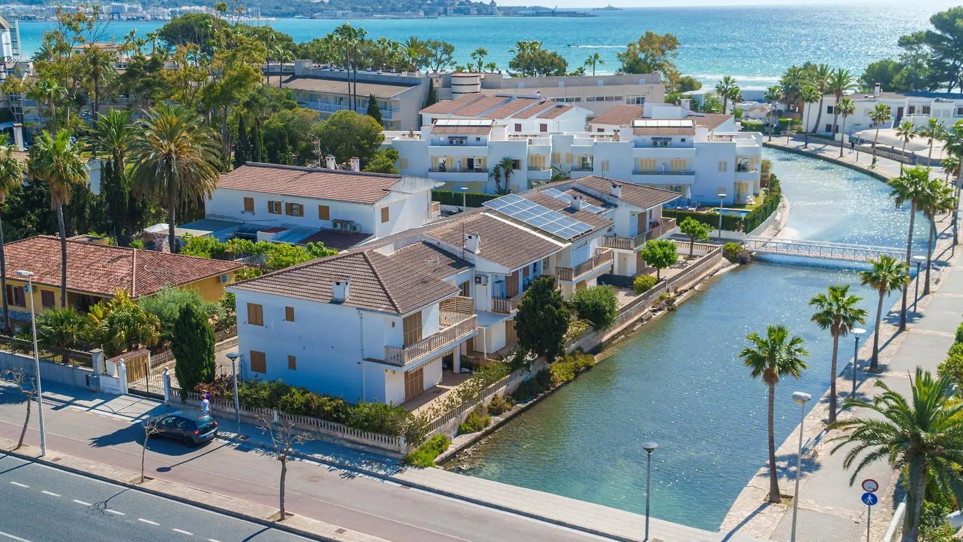 Apartment The Shell Ii, Beach Views And Pool Alcúdia